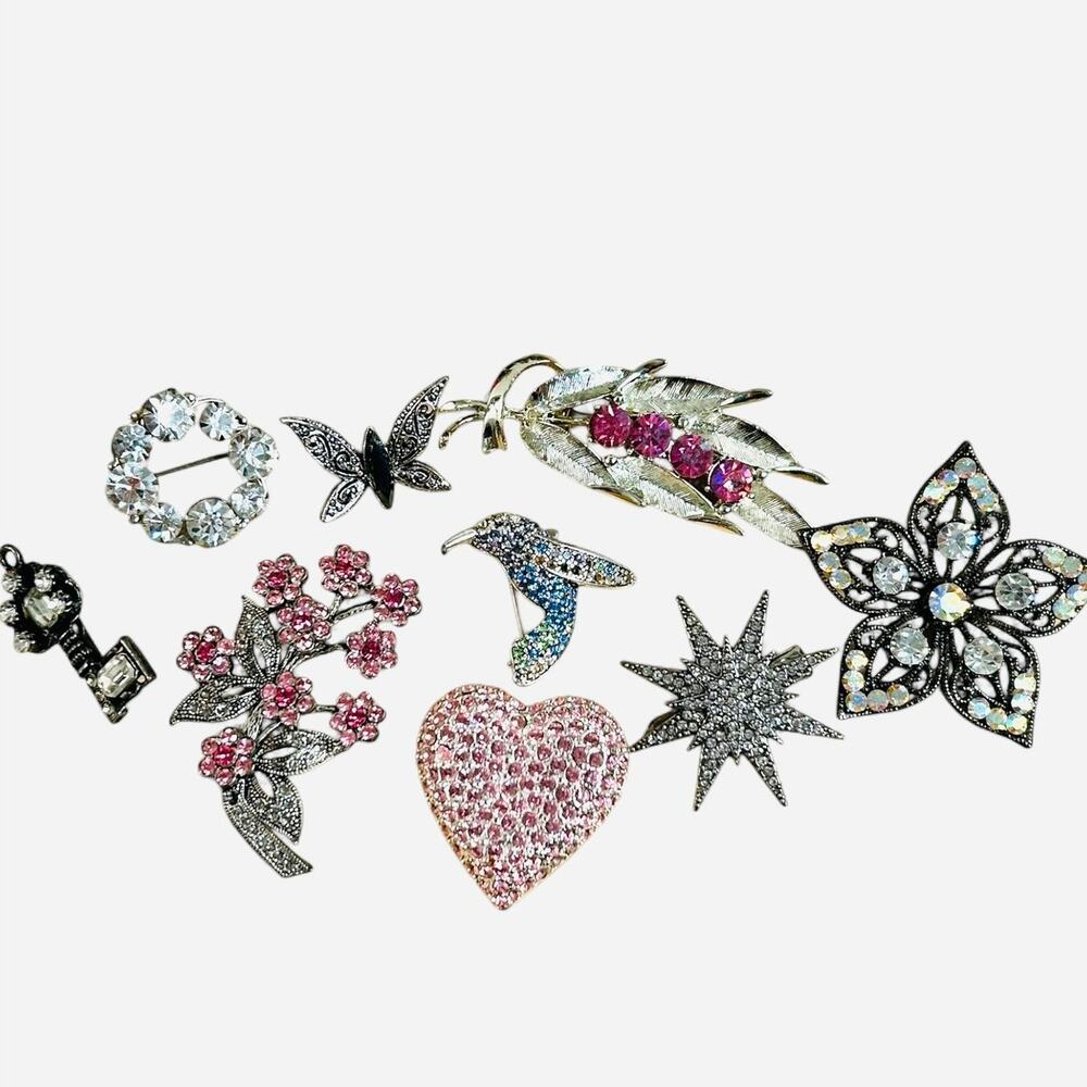 Beautiful Mixed Lot Sparkly Vintage to Newer Unique and Classic Brooches & Pins